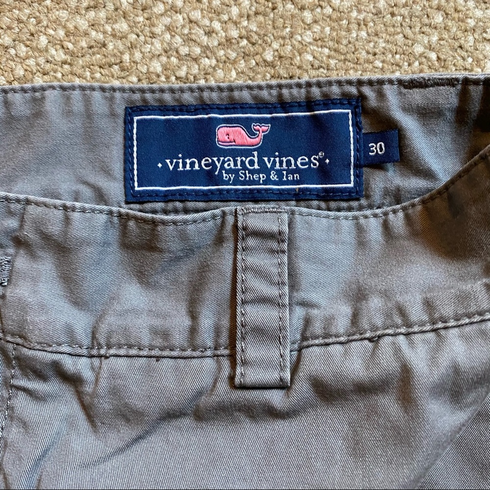 Vineyard Vines Men’s Short - 30” waist - 9”